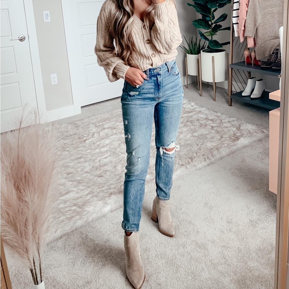 Abercrombie Distressed Straight Jean LIKE NEW